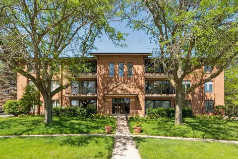 9900 Shady Ln #2, Orland Park, IL 60462
