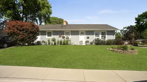 954 Osage Ct, Carpentersville, IL 60110