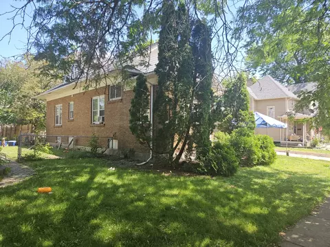 37-39 S Porter St, Elgin, IL 60120
