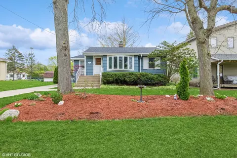 225 N Graylynn Dr, Mount Prospect, IL 60056