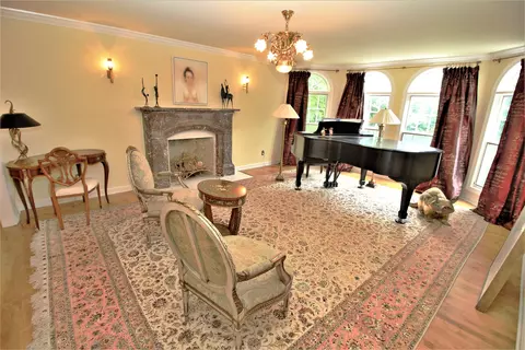 Living - 16556 County Line Rd, Capron, IL 61012 photo 1 of 7