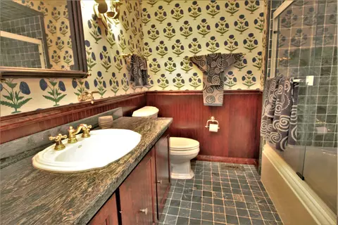 Bath - 16556 County Line Rd, Capron, IL 61012 photo 6 of 7