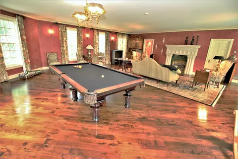 Living - 16556 County Line Rd, Capron, IL 61012 photo 4 of 7