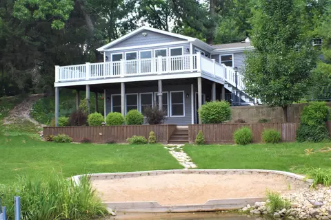 4706 W Lake Shore Dr, Wonder Lake, IL 60097