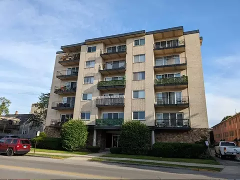 7314 Randolph St #5F, Forest Park, IL 60130