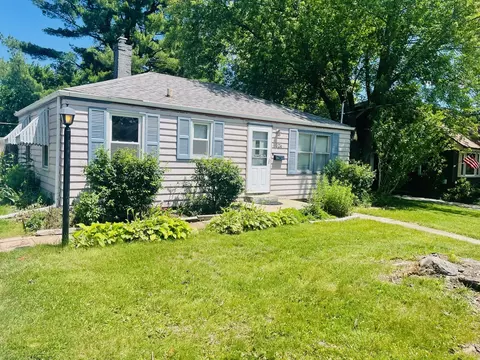 826 Washburn St, Elgin, IL 60123