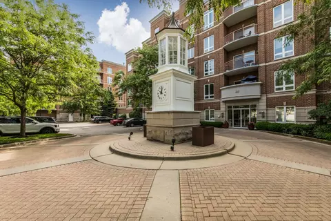 787 Graceland Ave #208, Des Plaines, IL 60016