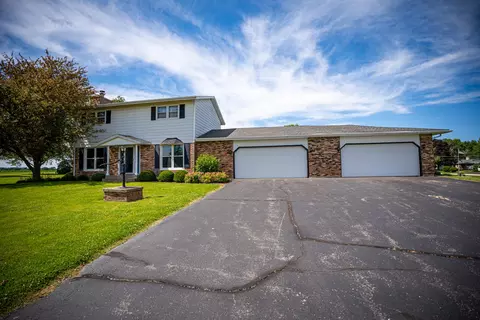 9092 E Scott Rd, Stillman Valley, IL 61084