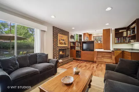 3200 Sandy Ln, Glenview, IL 60026 photo 9