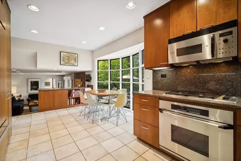 3200 Sandy Ln, Glenview, IL 60026 photo 8