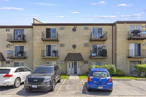 2423 Crystal Ln #2A, Arlington Heights, IL 60004
