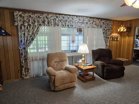 Living - 15211 Hamlin Ave, Midlothian, IL 60445 photo 1 of 2