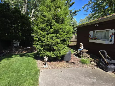Exterior - 15211 Hamlin Ave, Midlothian, IL 60445 photo 6 of 6