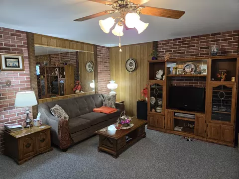 Living - 15211 Hamlin Ave, Midlothian, IL 60445 photo 2 of 2