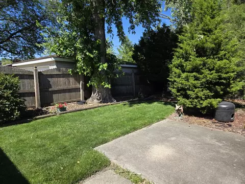 Exterior - 15211 Hamlin Ave, Midlothian, IL 60445 photo 5 of 6