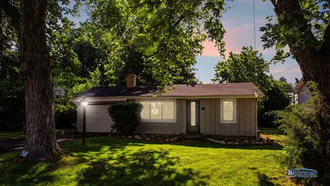3914 Woodstock St, Wonder Lake, IL 60097