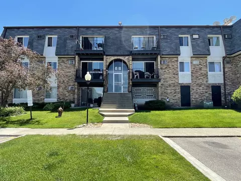 8 Dundee Quarter Dr # B, Palatine, IL 60074