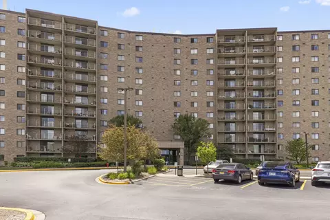 6340 Americana Dr #213, Willowbrook, IL 60527