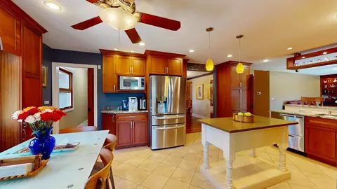 Kitchen - 724 Eastchester Rd, Wheeling, IL 60090 photo 4 of 5