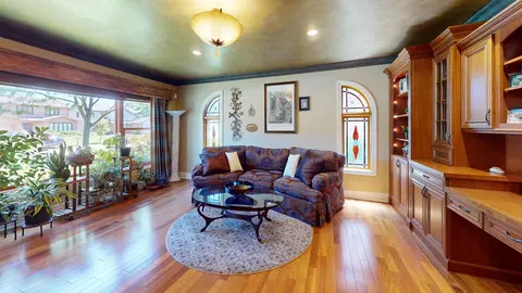 Living - 724 Eastchester Rd, Wheeling, IL 60090 photo 2 of 4