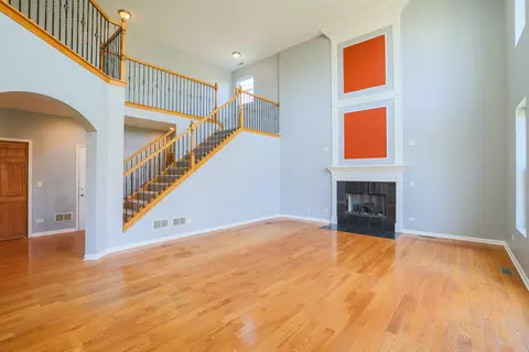 Living - 1421 Blume Dr, Elgin, IL 60124 photo 3 of 6