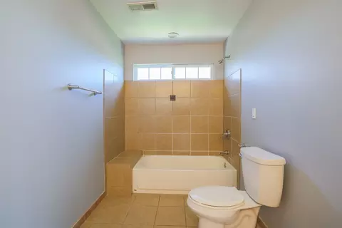Bath - 1421 Blume Dr, Elgin, IL 60124 photo 6 of 6