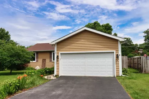 62 Augusta Ct, Glendale Heights, IL 60139