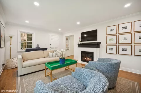 Living - 2814 Simpson St, Evanston, IL 60201 photo 3 of 9