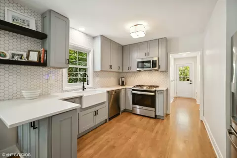 Kitchen - 2814 Simpson St, Evanston, IL 60201 photo 6 of 7