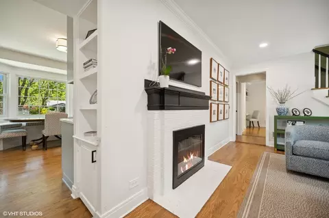 Living - 2814 Simpson St, Evanston, IL 60201 photo 9 of 9