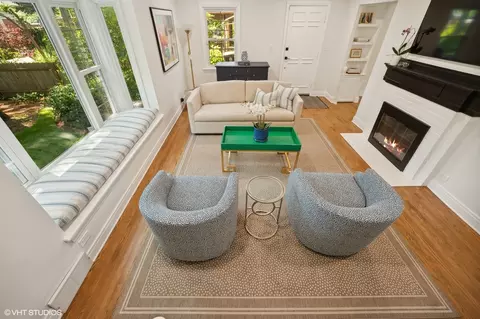 Living - 2814 Simpson St, Evanston, IL 60201 photo 4 of 9