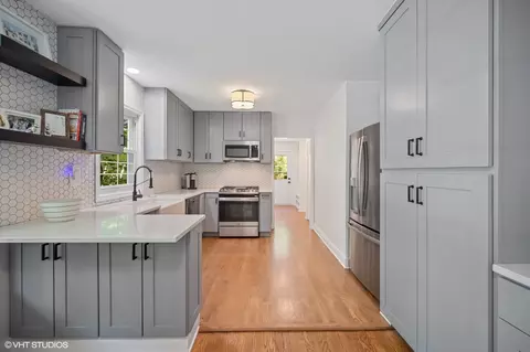 Kitchen - 2814 Simpson St, Evanston, IL 60201 photo 5 of 7