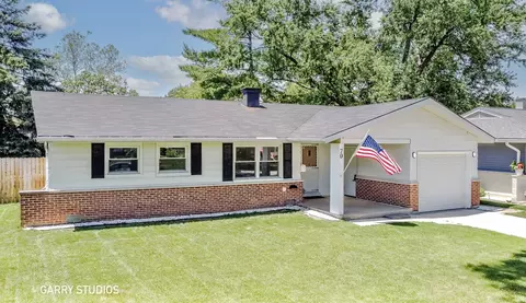 70 Woodcrest Ln, Elk Grove Village, IL 60007
