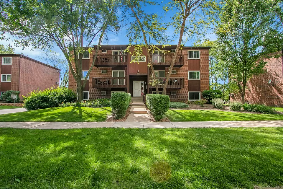 682 Daisy Ln 214, Roselle, IL 60172 24 Photos Movoto