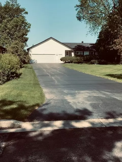 2604 E Bonnie Brook Ln, Waukegan, IL 60085