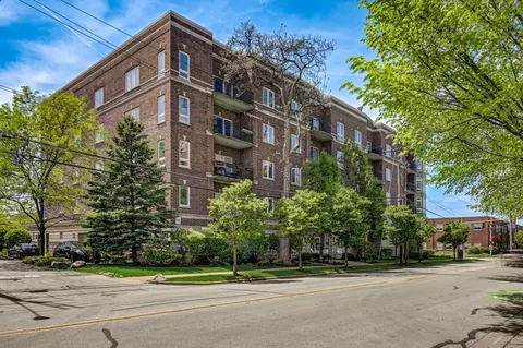 1277 E Thacker St #202, Des Plaines, IL 60016