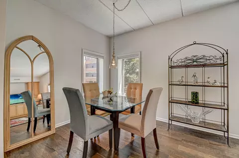 1277 E Thacker St #202, Des Plaines, IL 60016 photo 5