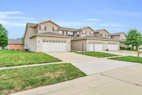 2523 Pembrook Pt, Champaign, IL 61821