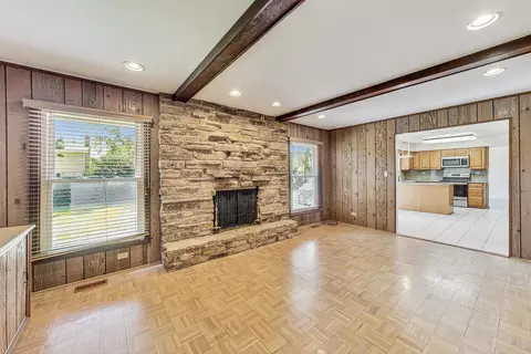 3215 Maple Leaf Dr, Glenview, IL 60026 photo 4