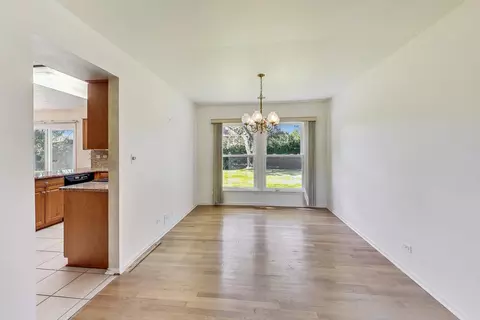 3215 Maple Leaf Dr, Glenview, IL 60026 photo 7