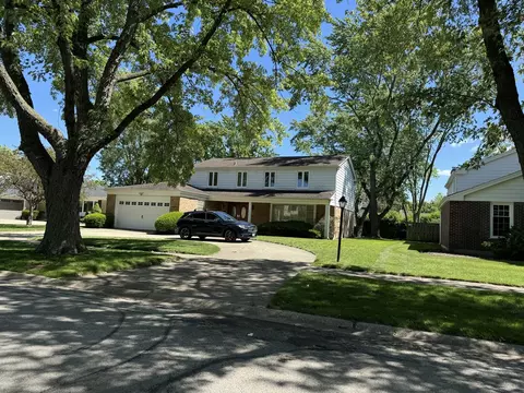 3215 Maple Leaf Dr, Glenview, IL 60026