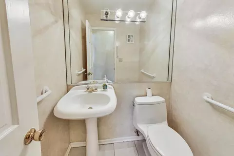 3215 Maple Leaf Dr, Glenview, IL 60026 photo 5