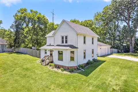 1005 W Si Johnson Ave, Sheridan, IL 60551