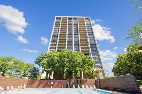 2901 S Michigan Ave #1104, Chicago, IL 60616