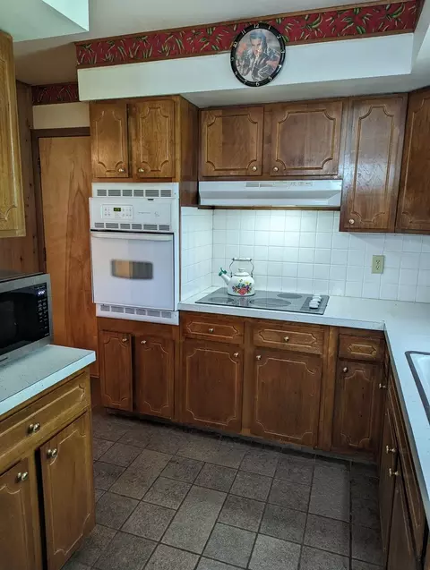 Kitchen - 1519 S Float Ave, Freeport, IL 61032 photo 4 of 4