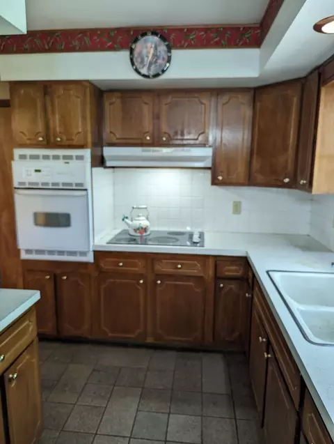 Kitchen - 1519 S Float Ave, Freeport, IL 61032 photo 3 of 4