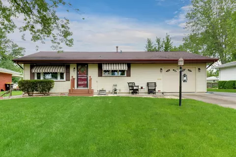20 Robinwood Dr, Normal, IL 61761