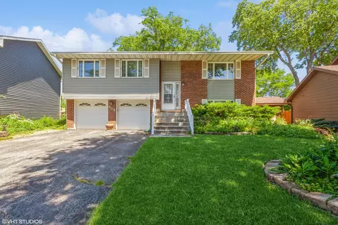 404 Fernwood Dr, Westmont, IL 60559