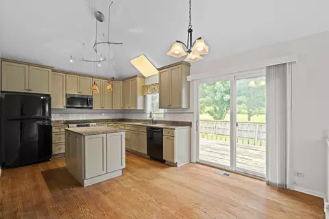 1627 Pathway Dr, Naperville, IL 60565 photo 2