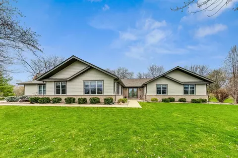 127 Colony Dr, Inverness, IL 60010
